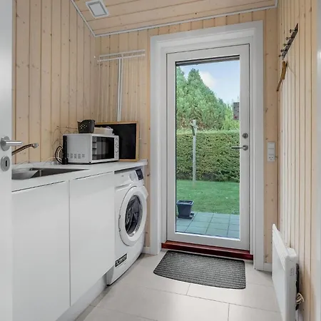 Bella Casa A Væggerløse Con Cucina Bøtø By